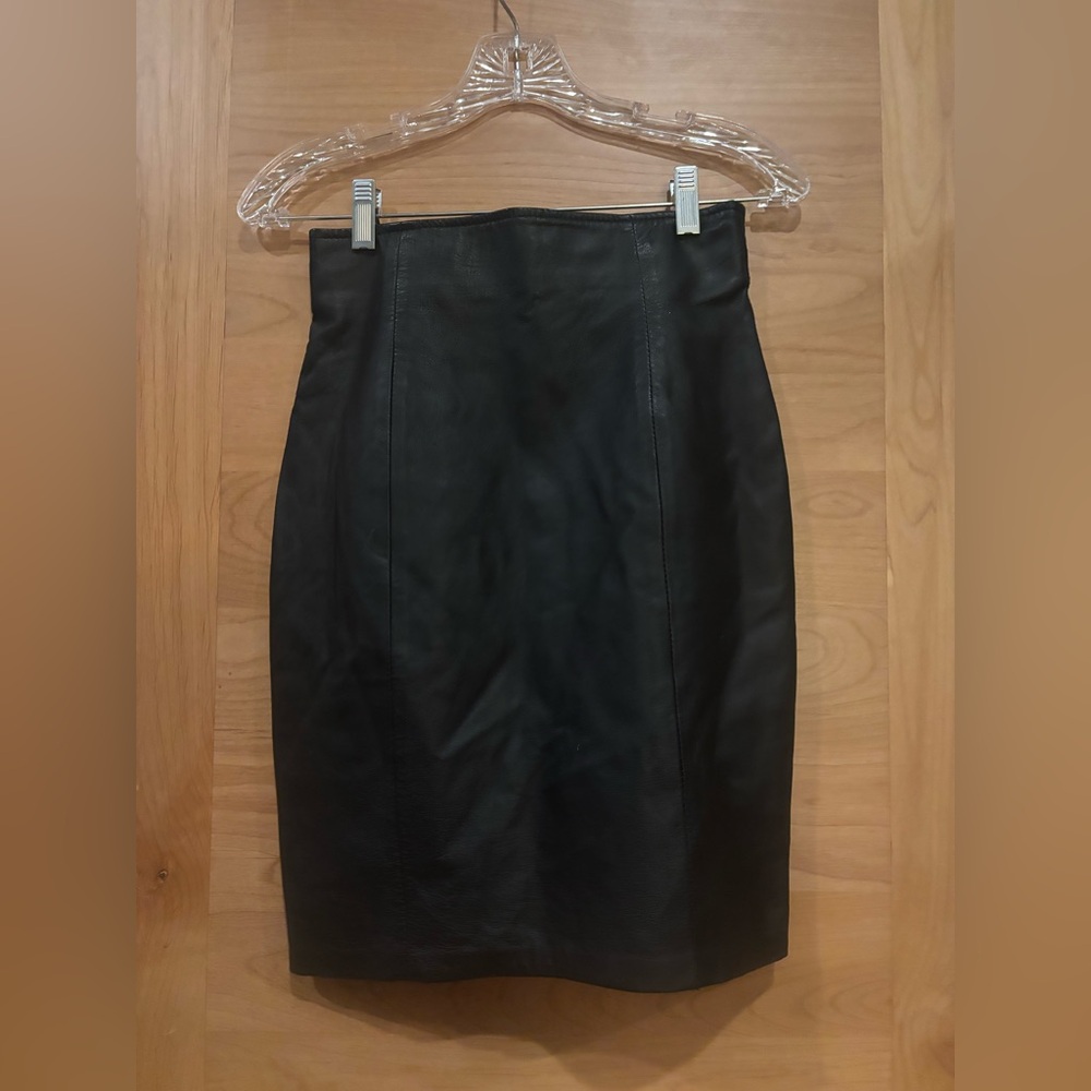 Vintage Classic Black Leather Pencil Skirt.             Size 7